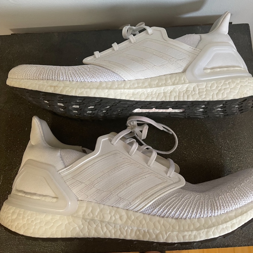 White Adidas Ultra-boost